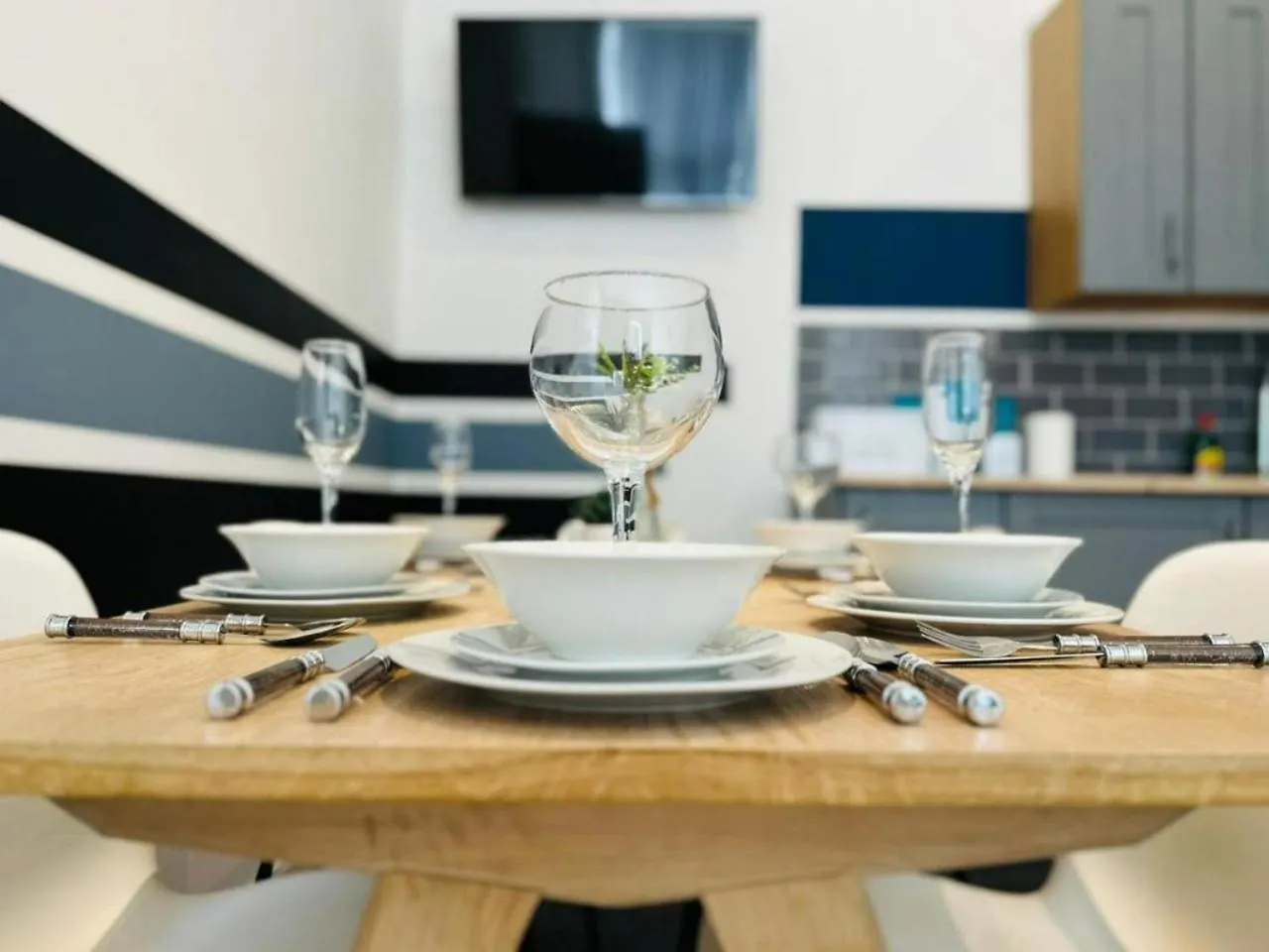 Bond Street, Sleeps 7 Apartment Blackpool