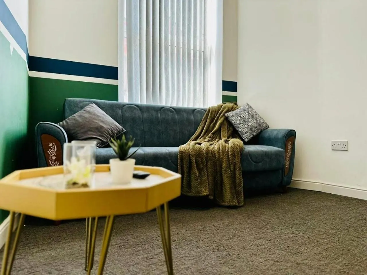 Bond Street, Sleeps 7 Apartment Blackpool