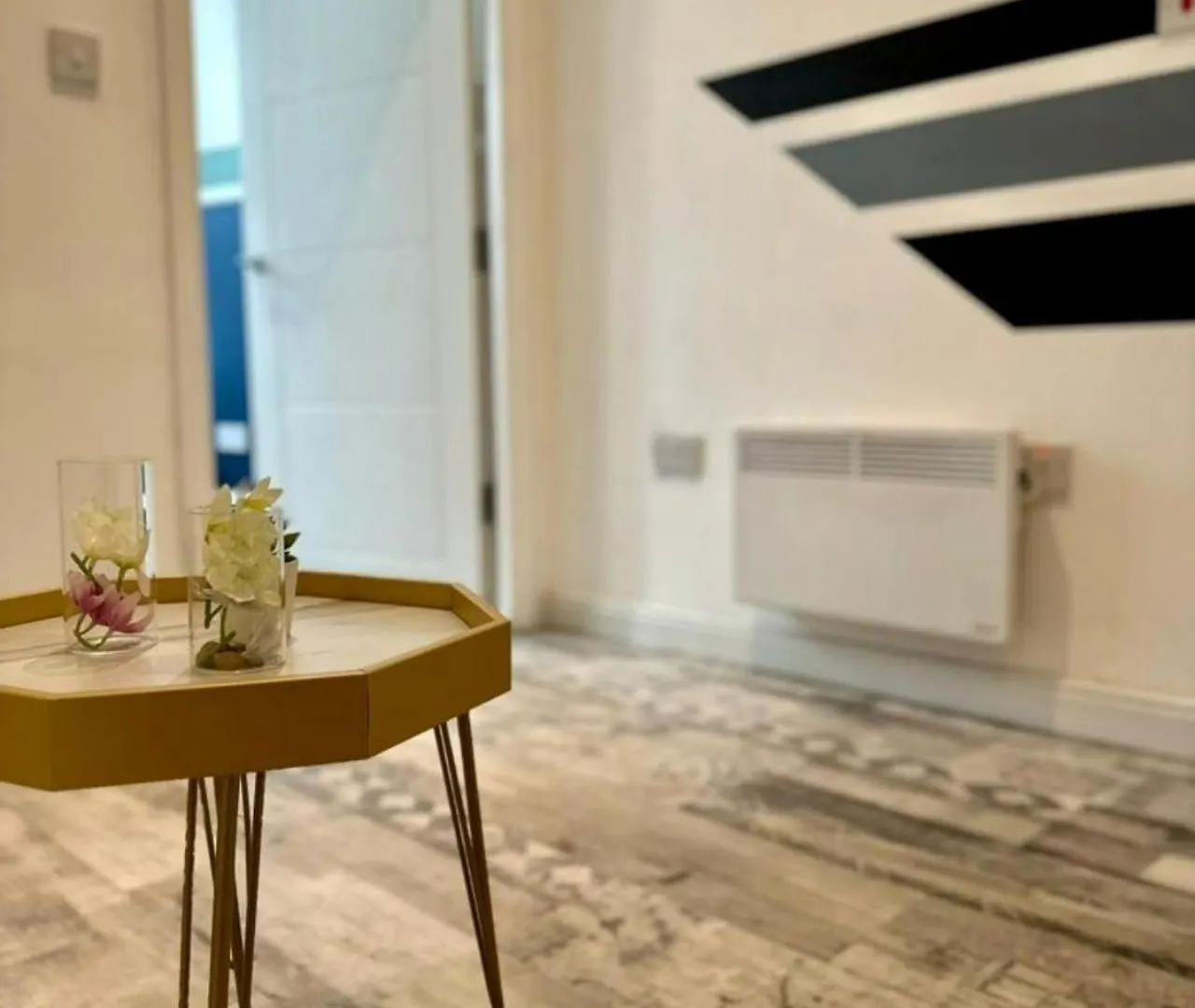 Bond Street, Sleeps 7 Apartment Blackpool