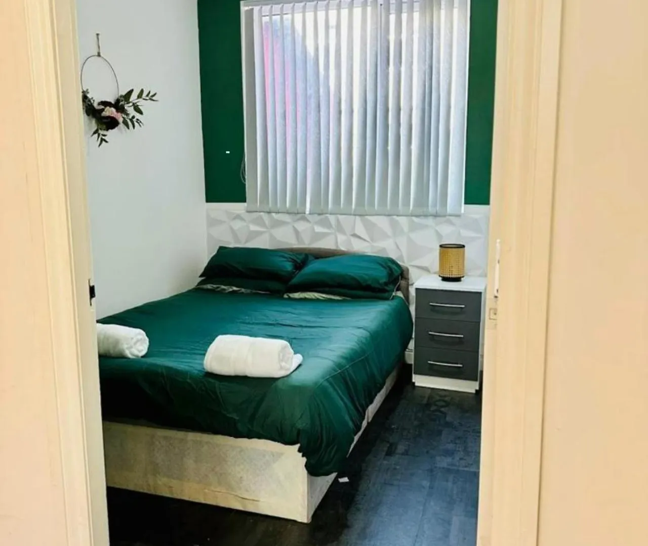 Bond Street, Sleeps 7 Apartment Blackpool
