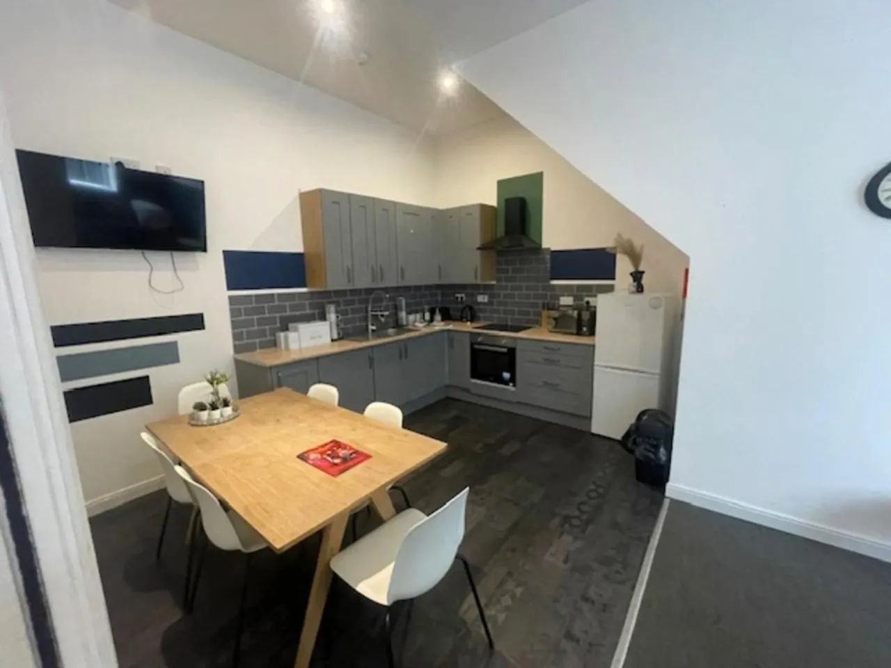 Bond Street, Sleeps 7 location